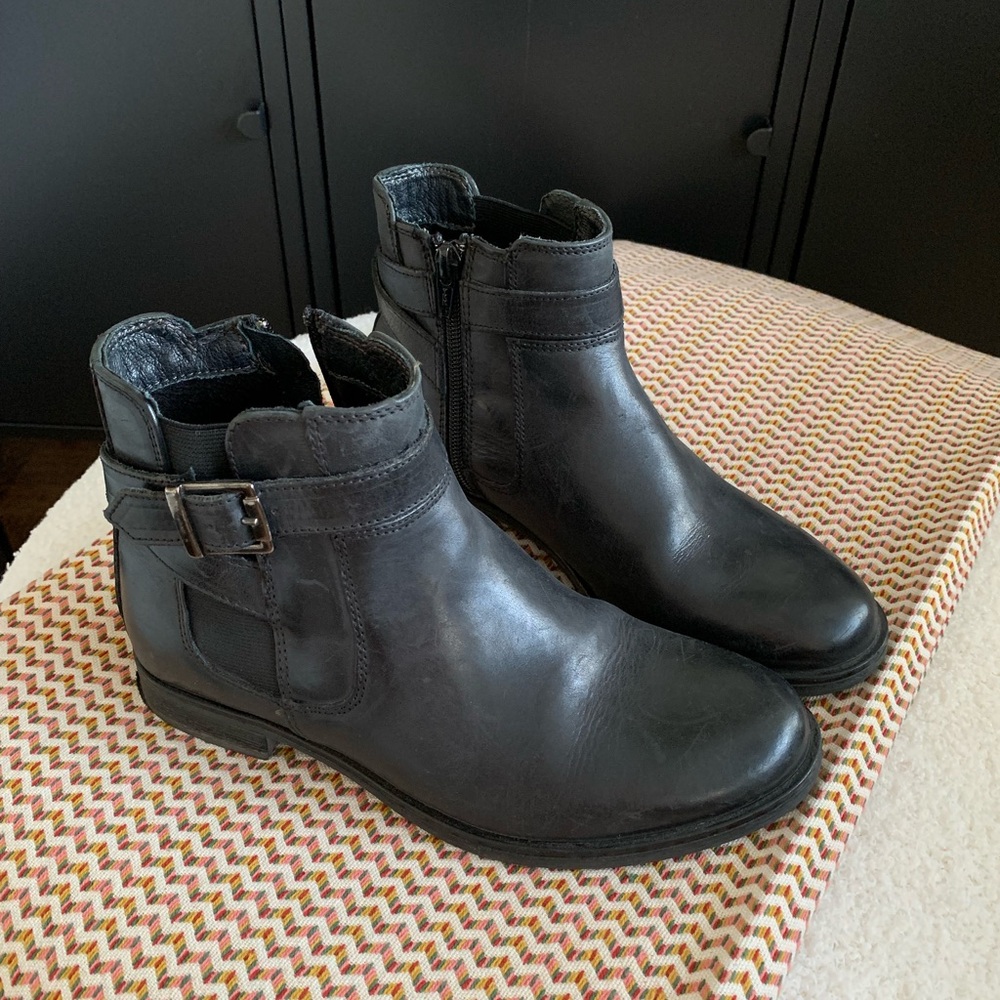 Steve Madden Black Leather Ankle Boots